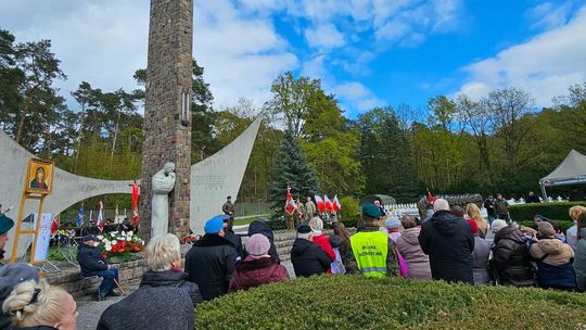 Przestraszyli się żałoby narodowej i uroczystości podzielili na dwa dni Przestraszyli się żałoby narodowej i uroczystości podzielili na dwa dni