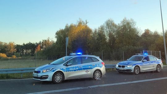 Przetrzymują kierowców podczas kontroli, bo... "muli" się internet