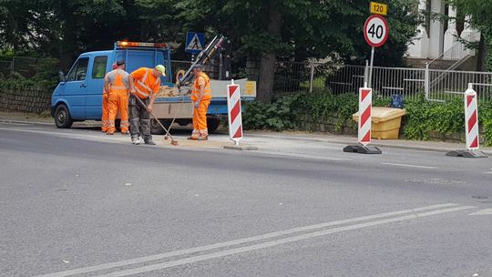 Przyjechali i naprawili jezdnię
