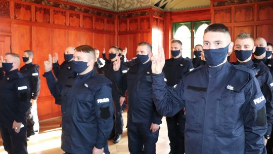 Przyjęli nowych policjantów