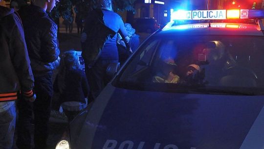  Przyjrzą się rodzinie, której dziecko wyszło na ulicę w koszulce i majtkach