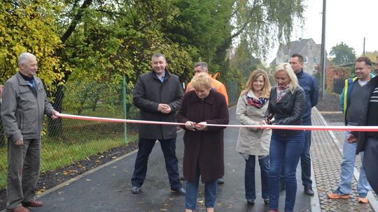 Przynieśli tort na otwarcie ulicy