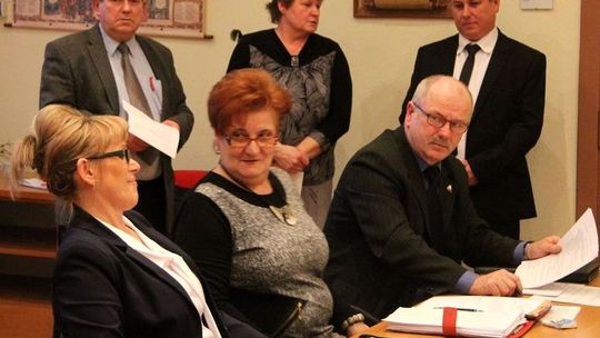 Przyznają dzieciom stypendia, a sobie diety