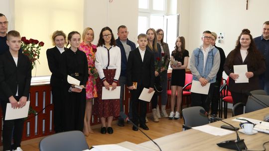 Najlepsi uczniowie w gminie otrzymali stypendia [FOTO, WIDEO]