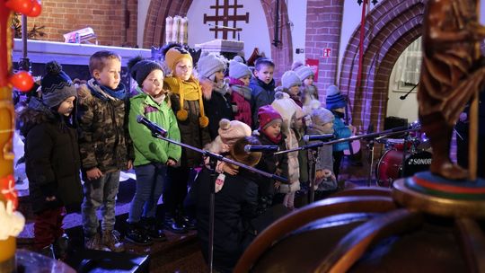 Publiczność i wykonawcy nie zawiedli. Charytatywny Koncert Kolęd dla Mikołaja [FOTO, WIDEO]