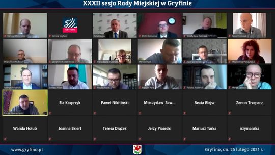 Pudrowanie, wychodzenie tylnymi drzwiami i polepszanie bubla, czyli o opłatach za śmieci na sesji