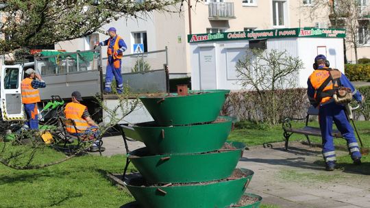 PUK wziął się za koszenie traw