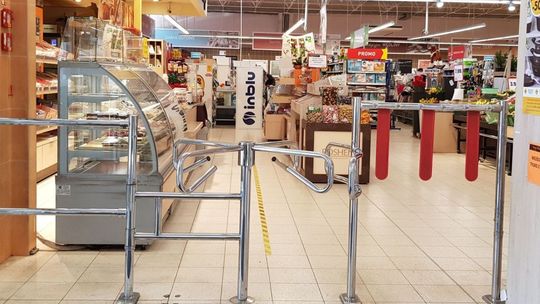 Pulsujące monitory w Intermarche [list czytelnika]