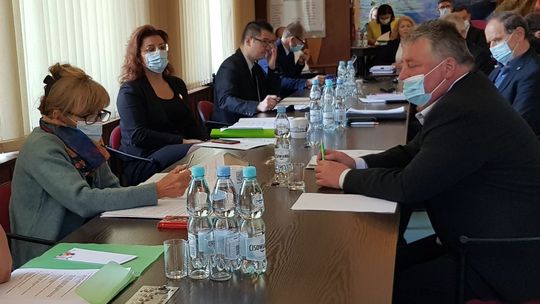 Pytali o likwidację usług pogrzebowych w PUK, bezczynność w sprawie szkoły muzycznej, chaos na ulicach, remont kaplicy cmentarnej i inne sprawy [FILM]