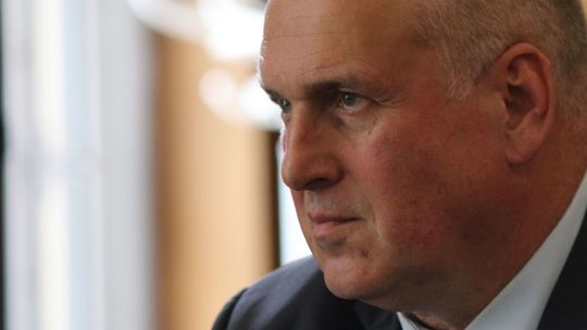 Pytamy burmistrza o zabezpieczenie pogorzelców, a ten opowiada o... autobusie 