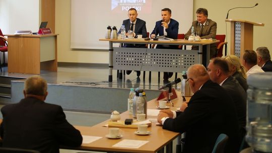 Radni nie mieli mandatów. Nie mogli rozpocząć sesji