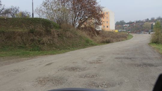 Radni pytają o dziurawe drogi. Jest bardzo dobrze – odpowiada wiceburmistrz