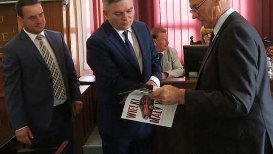 Radny działkowiec nagradza władze i funkcyjnych w gminie
