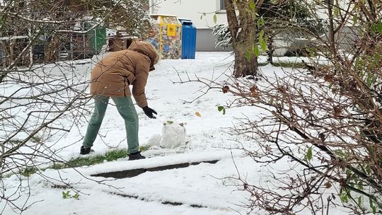Radość dla dzieci! Pierwszy śnieg, pierwszy bałwan Radość dla dzieci! Pierwszy śnieg, pierwszy bałwan