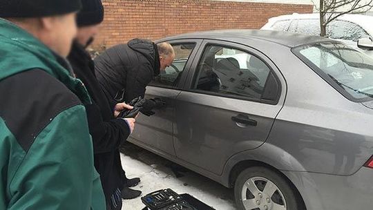 Rankiem trzeba skrobać szyby