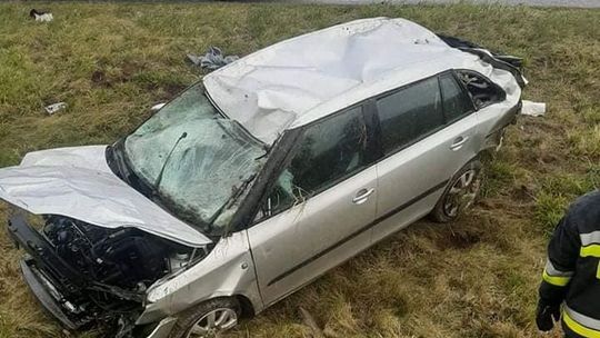 Ranny 25-letni kierowca został przetransportowany do szpitala Ranny 25-letni kierowca został przetransportowany do szpitala