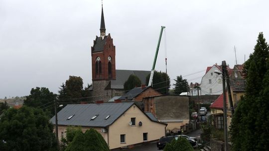 Raz na sto lat taka sytuacja! Wieża kościoła ma hełm [FOTO, WIDEO]