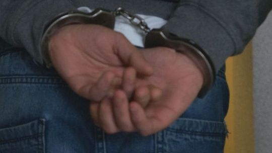 Recydywista wypchnął ofiarę przez okno