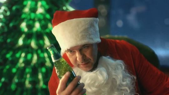 Reklamował piwo jako mikołaj. Krytyka kontrowersyjnej reklamy wstrzymane?