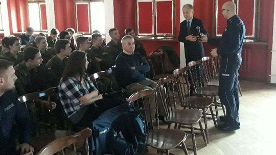 Reklamowali mapę zagrożeń i zachęcali do wstąpienia w szeregi policji