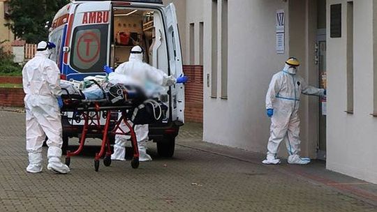 Rekord zakażeń w powiecie i osób zmarłych w danych ogólnych