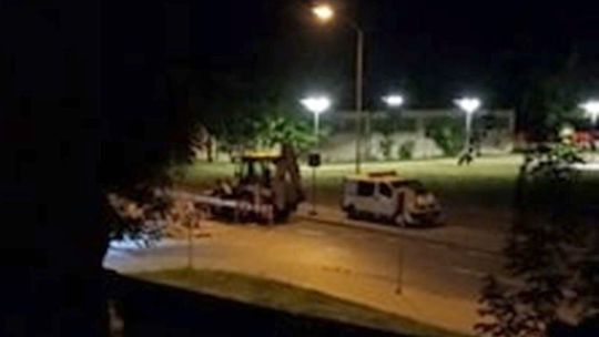 Remontują ulicę nocą. Mieszkańcy narzekają na hałas