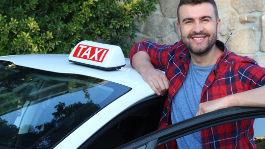 Robo-taxi lekiem zastąpi taksówkarzy? Już niedługo pojawią się na drogach