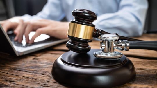 Ojciec pozwał swoje dziecko o alimenty. To za mało, żeby je dostać Ojciec pozwał swoje dziecko o alimenty. To za mało, żeby je dostać