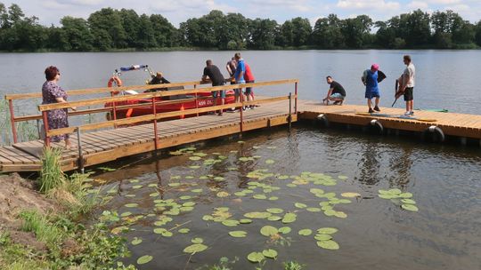 Rodzinne pływanie kajakami po Jeziorze Miejskim - fotorelacja
