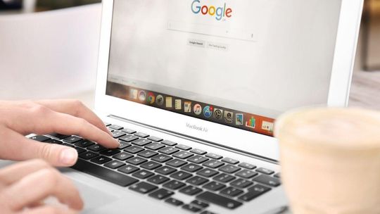 Ciekawostki, które mogą zaskoczyć! Oto, co najczęściej Polacy w tym roku wpisywali w Google