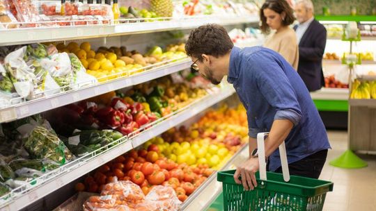 Rolnicy naciskają na sklepy by klient miał świadomość. Skąd biorą się te problemy?
