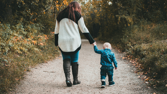 Niepokojąco szybko rośnie dług młodych ojców. Statystyczny alimenciarz ma 45-54 lata