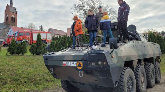 Rosomak był atrakcją. Świętowanie w najdalej na zachód wysuniętym zakątku Polski