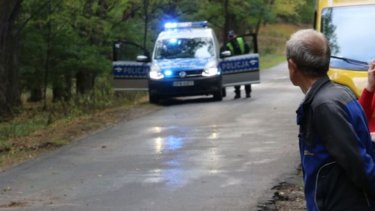 Rozcinali karoserię, żeby wyciągnąć kierującą. Mimo wszystko kobieta miała dużo szczęścia