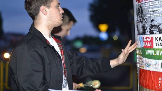 Rozklejane plakaty w Gryfinie