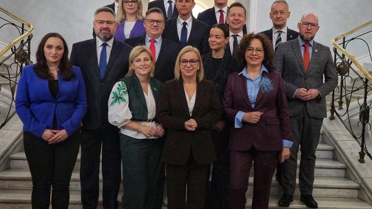 Bunt u Hołowni: Hennig-Kloska dzieli partię na pół. 18 parlamentarzystów tworzy Centrum zmieniając rząd