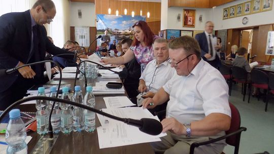 Rozpatrzą skargę na burmistrza i wypowiedzą się w sprawie referendum ludowego