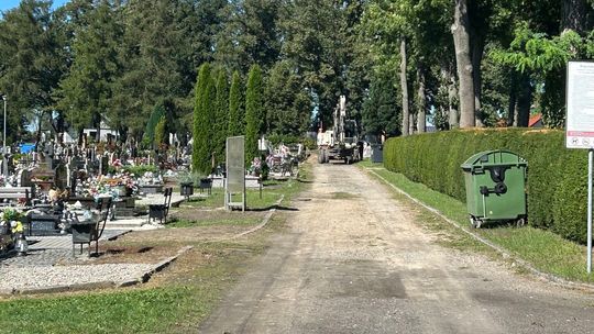 Rozpoczęły się prace na cmentarzu komunalnym