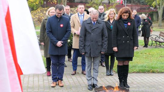 Rozpoczną od składania wieńców, a skończą śpiewaniem