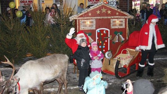 Roztańczone mikołajki na placu Księcia Barnima I Roztańczone mikołajki na placu Księcia Barnima I