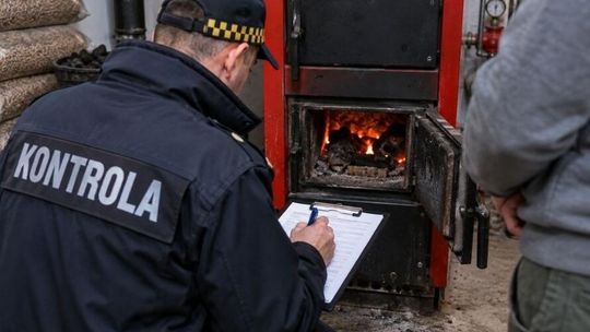 Ruszyły jesienne kontrole domowych pieców. Zobacz, co sprawdzają urzędnicy i jakie są kary