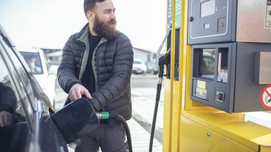 PKN Orlen nie obniżył cen paliw. Rzecznik praw obywatelskich pyta: dlaczego?