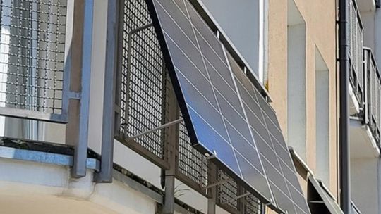 Weź pieniądze na balkonową fotowoltaikę. Tysiące bloków jeż skorzystało z dofinansowania