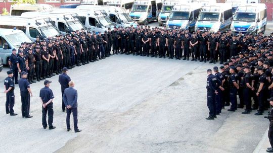 Są pieniądze na doposażenie służb. Wyższe pensje dla strażaków i policjantów