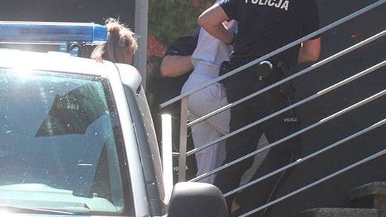 Sąd nakazał aresztować zabójcę. Ofiarę pod drzewem przykrył liśćmi