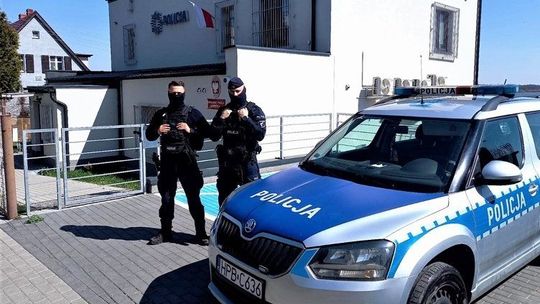 Samobójca podciął sobie żyły. Ratował go policjant