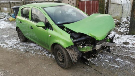 Samochód osobowy zderzył się z ciężarówką