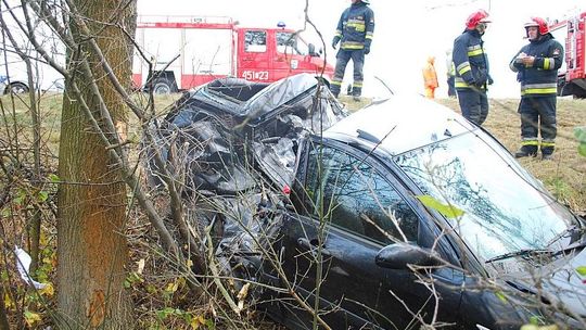 Samochód skasowany, a kierowca prawie bez draśnięcia