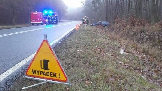 Samochód wpadł do rowu zaraz po wyjeździe z rogatek miasta