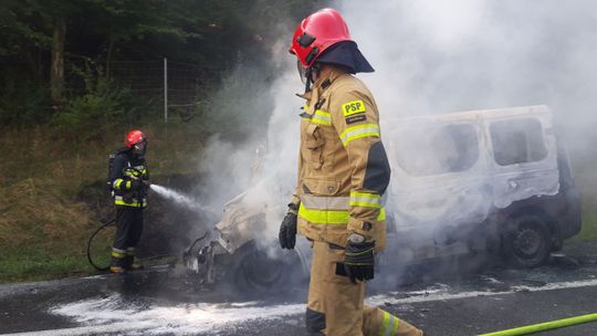 Samochód zapalił się podczas jazdy [ZDJĘCIA]